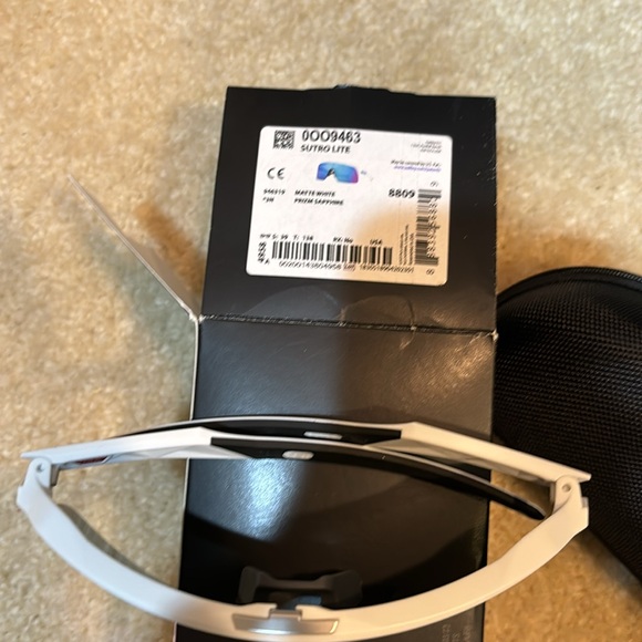 Oakley Sutro Light in Matte White and prism sapphire - Picture 2 of 4